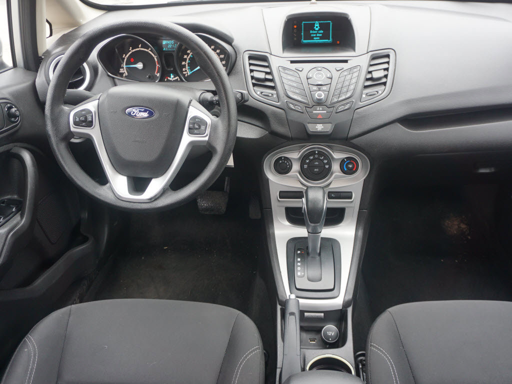 Used 2017 Ford Fiesta SE image 4