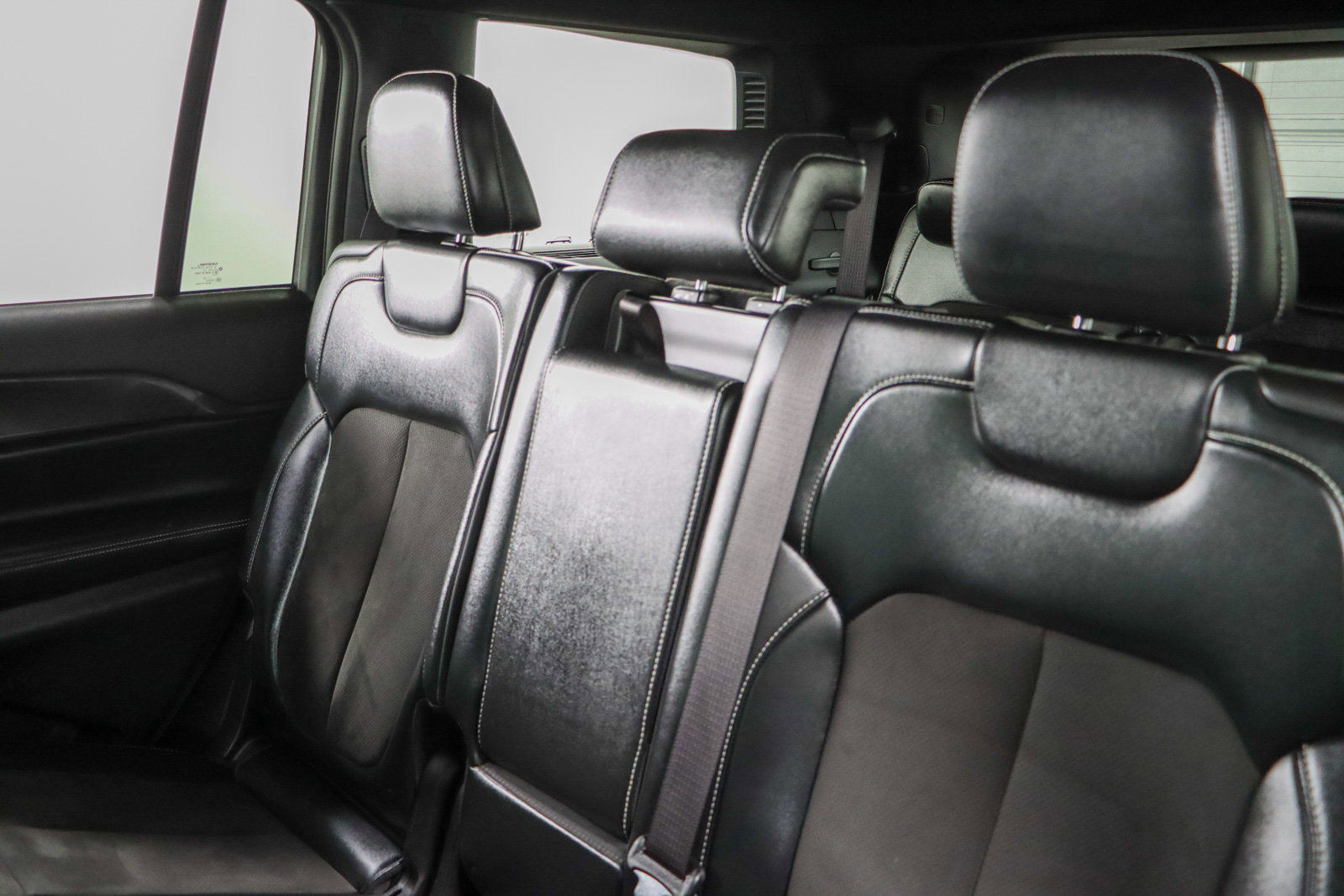 Used 2022 Jeep Grand Cherokee L Laredo image 24