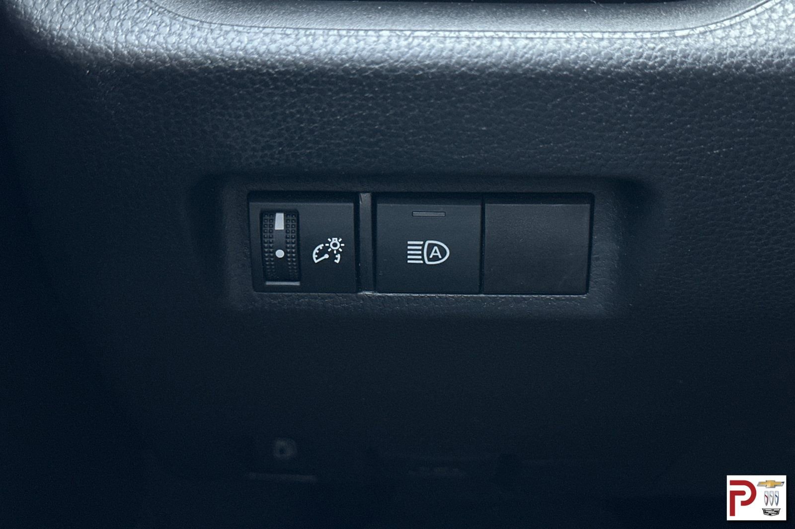 Used 2021 Toyota RAV4 LE image 31