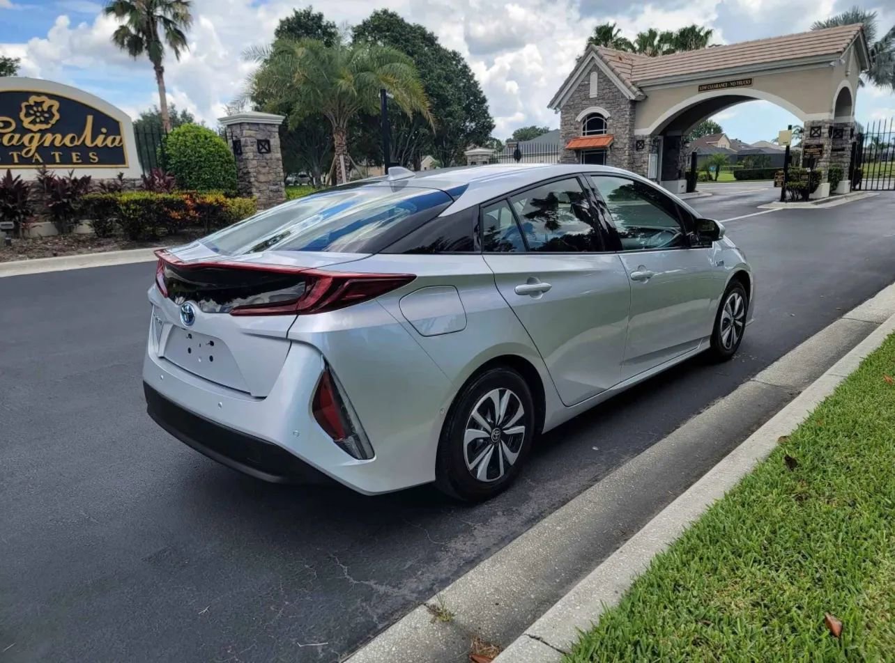 Used 2018 Toyota Prius Prime Plus image 3