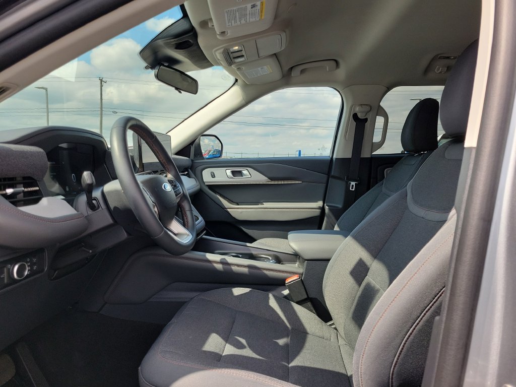 Certified 2025 Ford Explorer Active RWD image 19