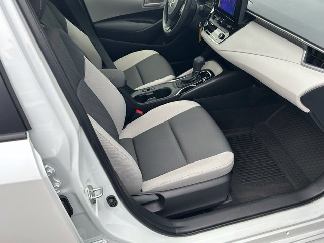 Used 2025 Toyota Corolla LE FWD image 9