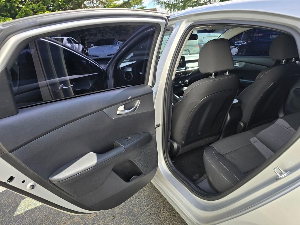 Certified 2021 Kia Forte LXS FWD image 9