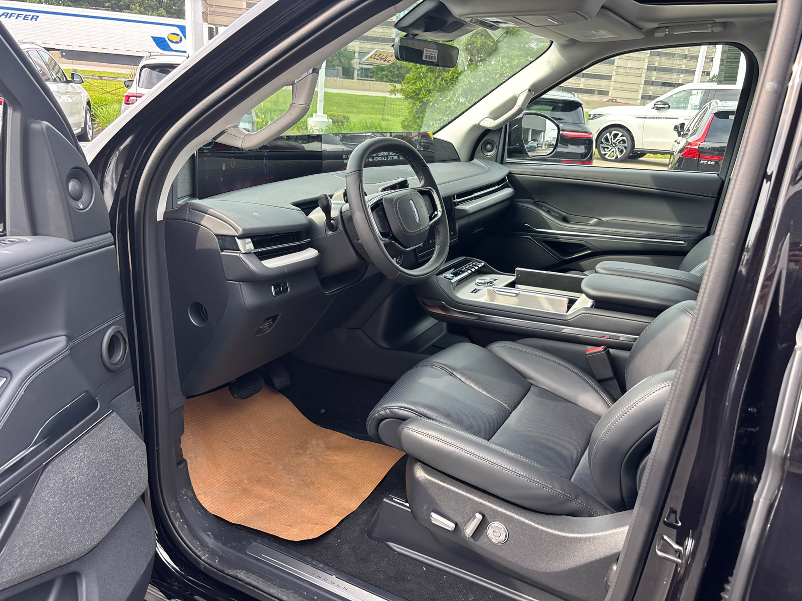 New 2026 Lincoln Navigator Reserve AWD/4WD image 24