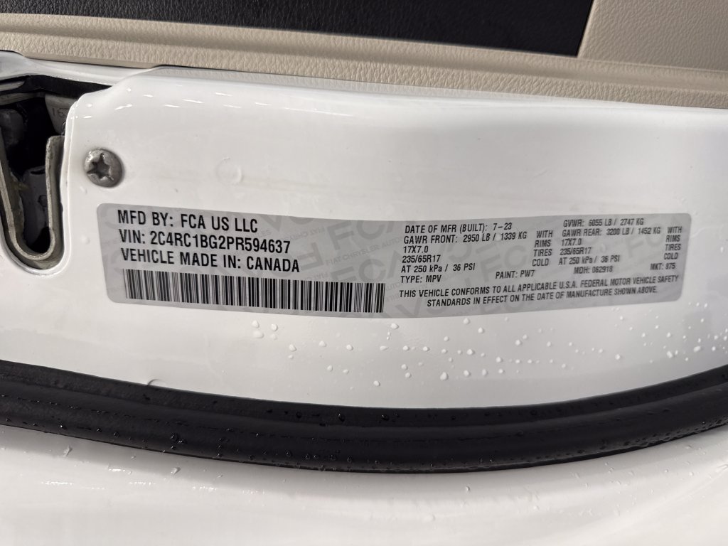 Used 2023 Chrysler Pacifica Touring-L FWD image 25