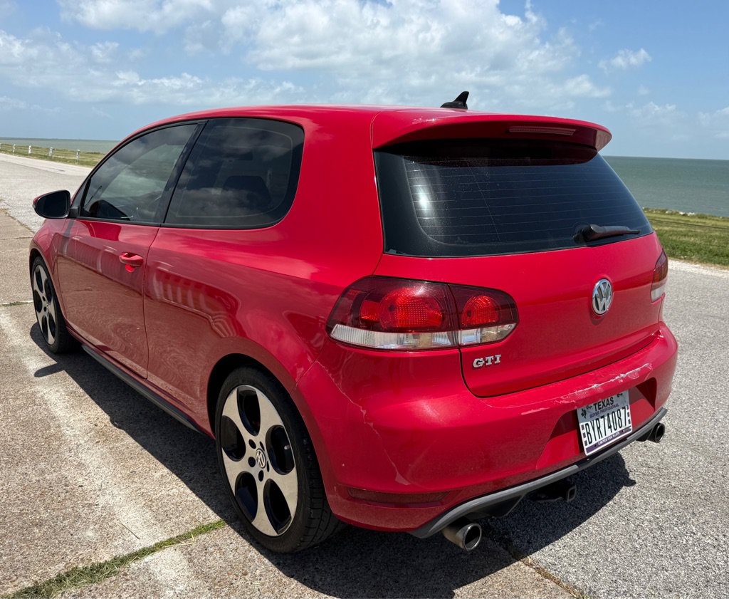 Used 2011 Volkswagen Golf 2-Door FWD image 7