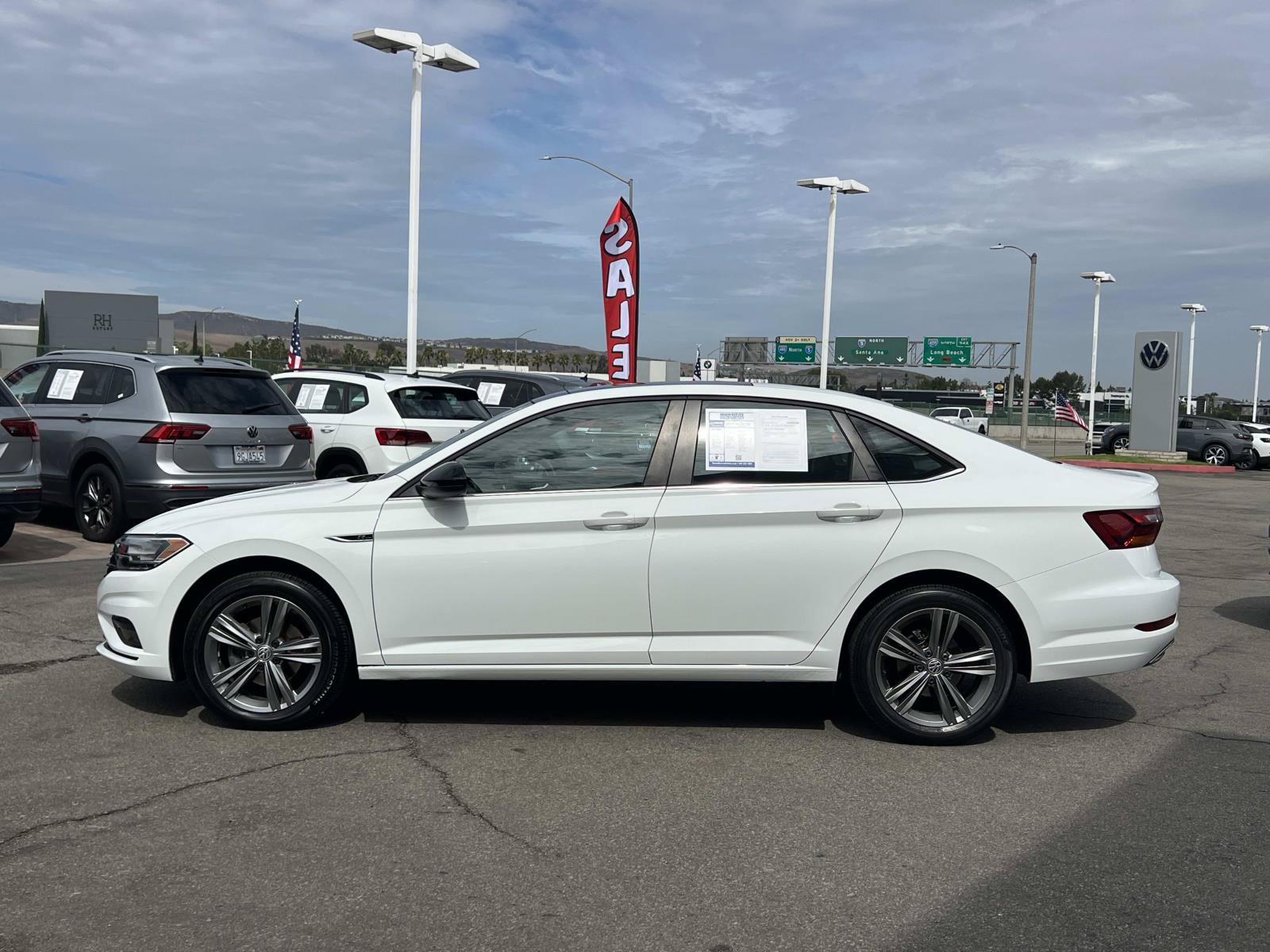 Used 2019 Volkswagen Jetta R-Line w/ R-Line Cold Weather Package FWD image 2