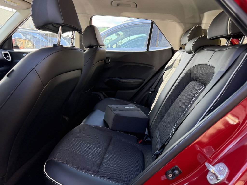 Certified 2023 Hyundai Venue Limited w/ Cargo Package FWD image 13