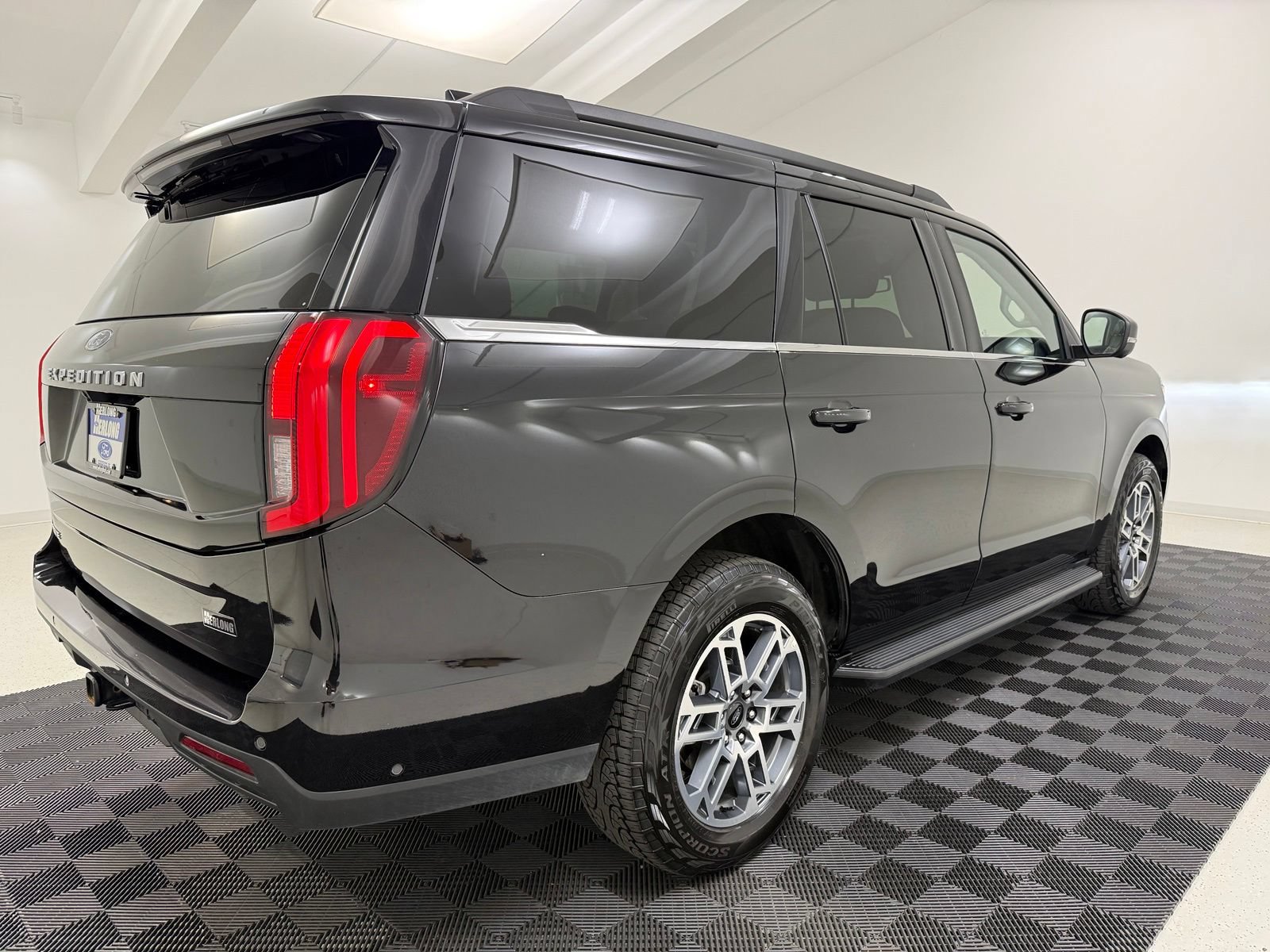 Used 2025 Ford Expedition Active AWD/4WD image 7