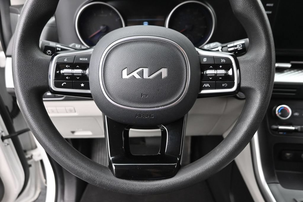 Used 2024 Kia Carnival LX FWD image 20