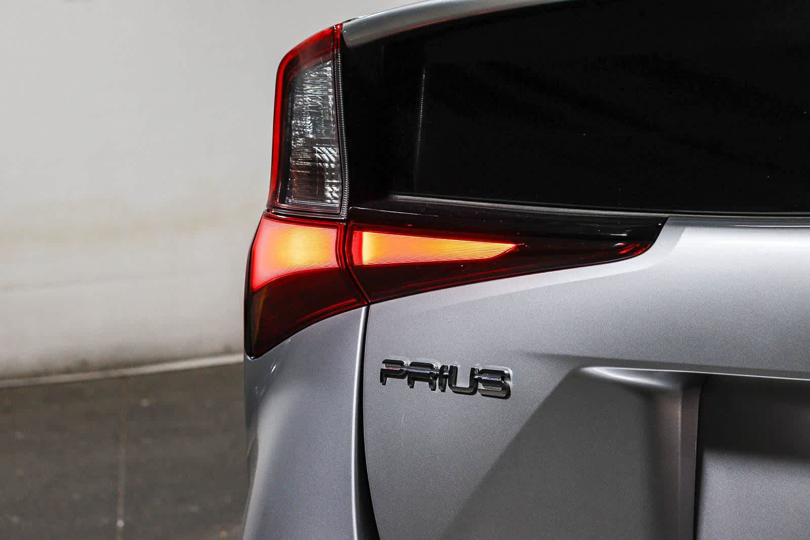 Certified 2022 Toyota Prius LE FWD image 12