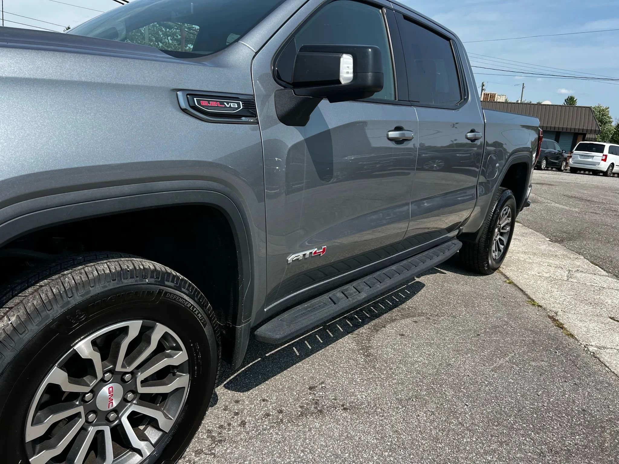 Used 2022 GMC Sierra 1500 AT4 w/ AT4 Premium Package image 4
