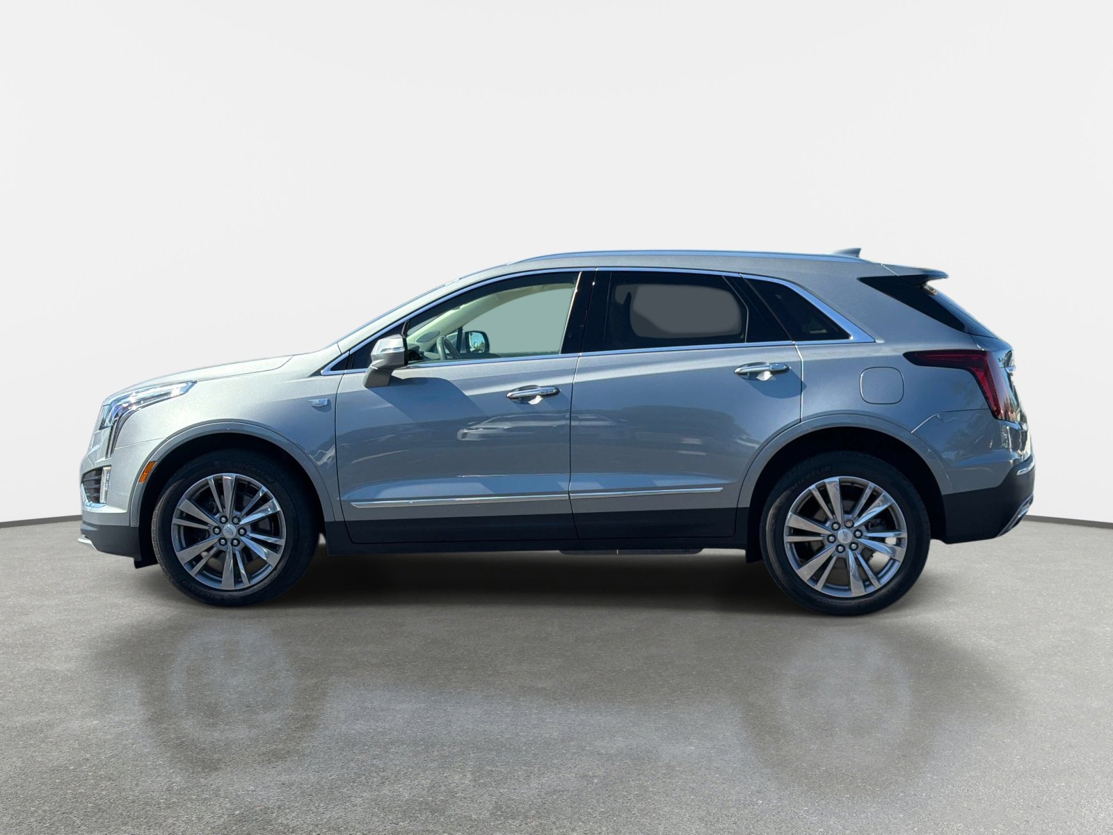 Used 2024 Cadillac XT5 Premium Luxury w/ LPO, Floor Liner Package FWD image 6