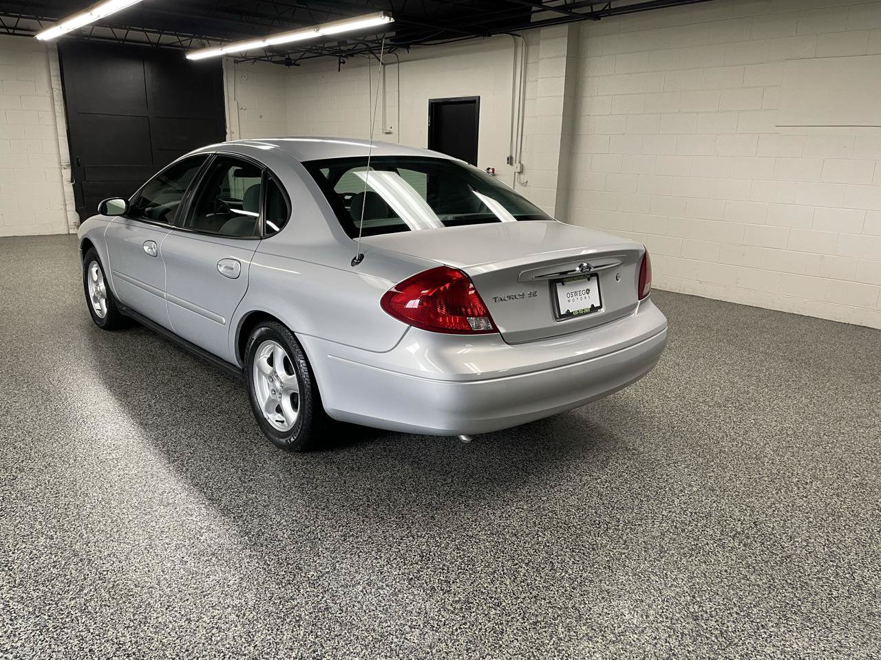 Used 2002 Ford Taurus SE FWD image 7