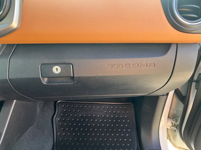 Used 2016 Toyota Tacoma SR5 AWD/4WD image 33