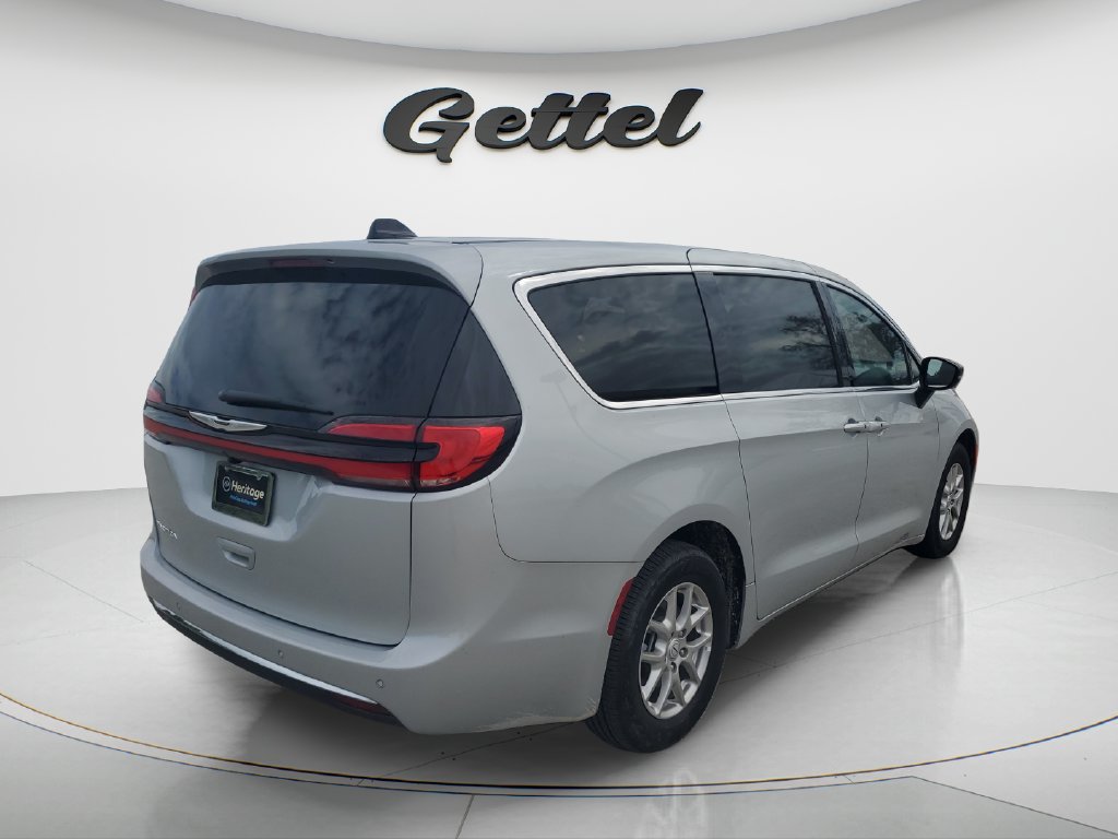 New 2026 Chrysler Pacifica Select FWD image 5