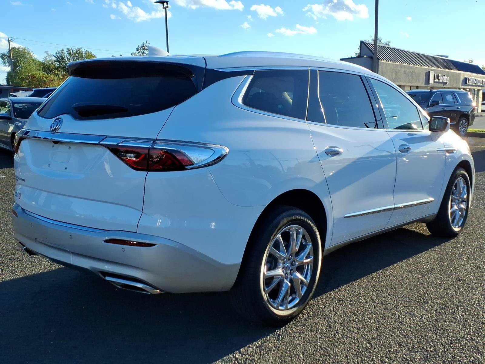 Used 2024 Buick Enclave Essence w/ Experience Buick Package AWD/4WD image 3