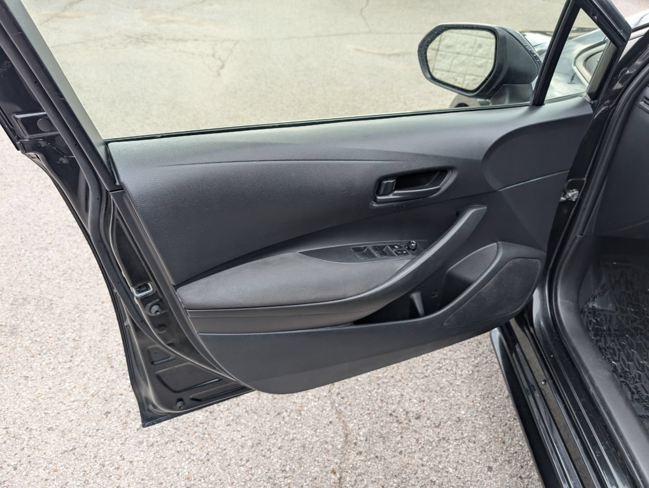 Used 2022 Toyota Corolla LE FWD image 11