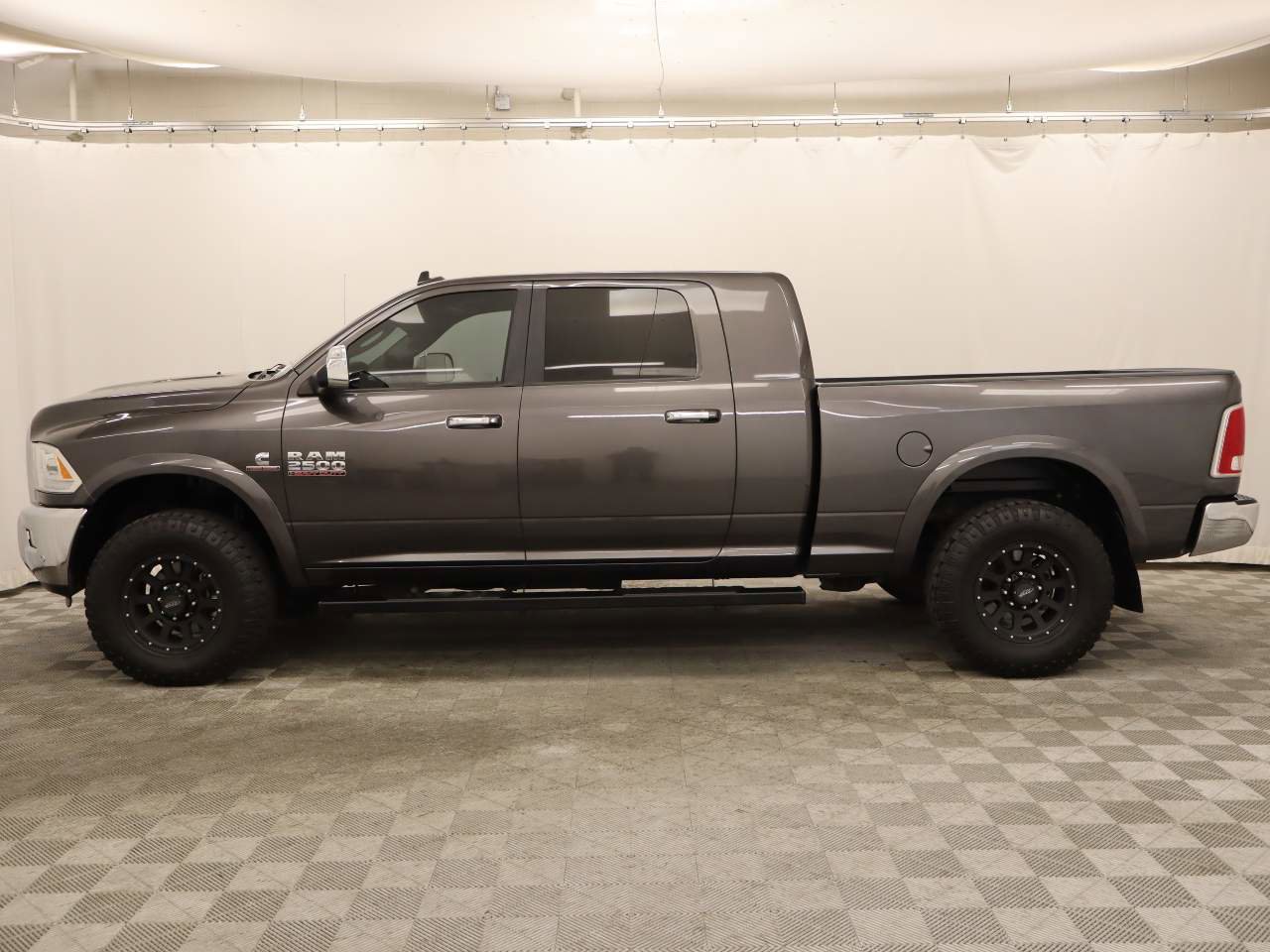 Used 2017 RAM 2500 Laramie AWD/4WD image 2