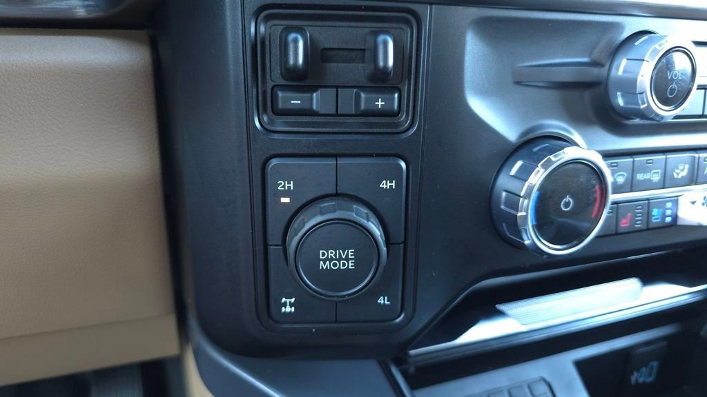 Used 2024 Ford F350 Lariat w/ Chrome Package image 39