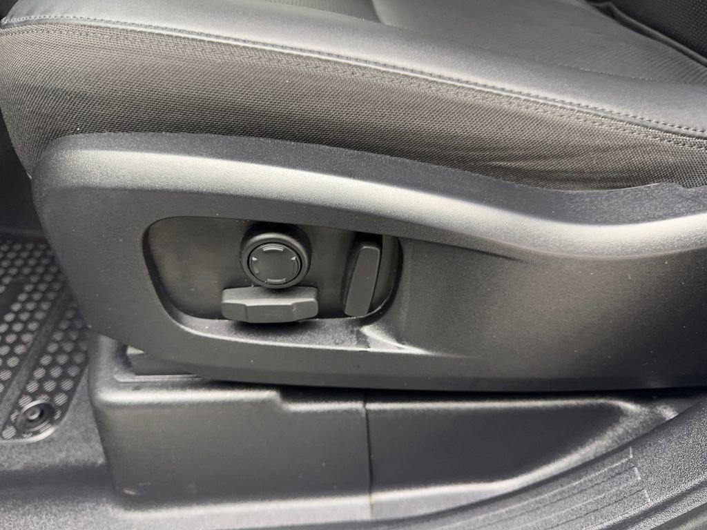 Used 2025 Land Rover Defender 110 S image 27