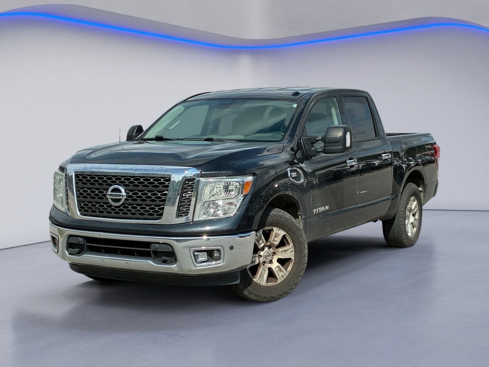 Used 2017 Nissan Titan SV AWD/4WD image 2