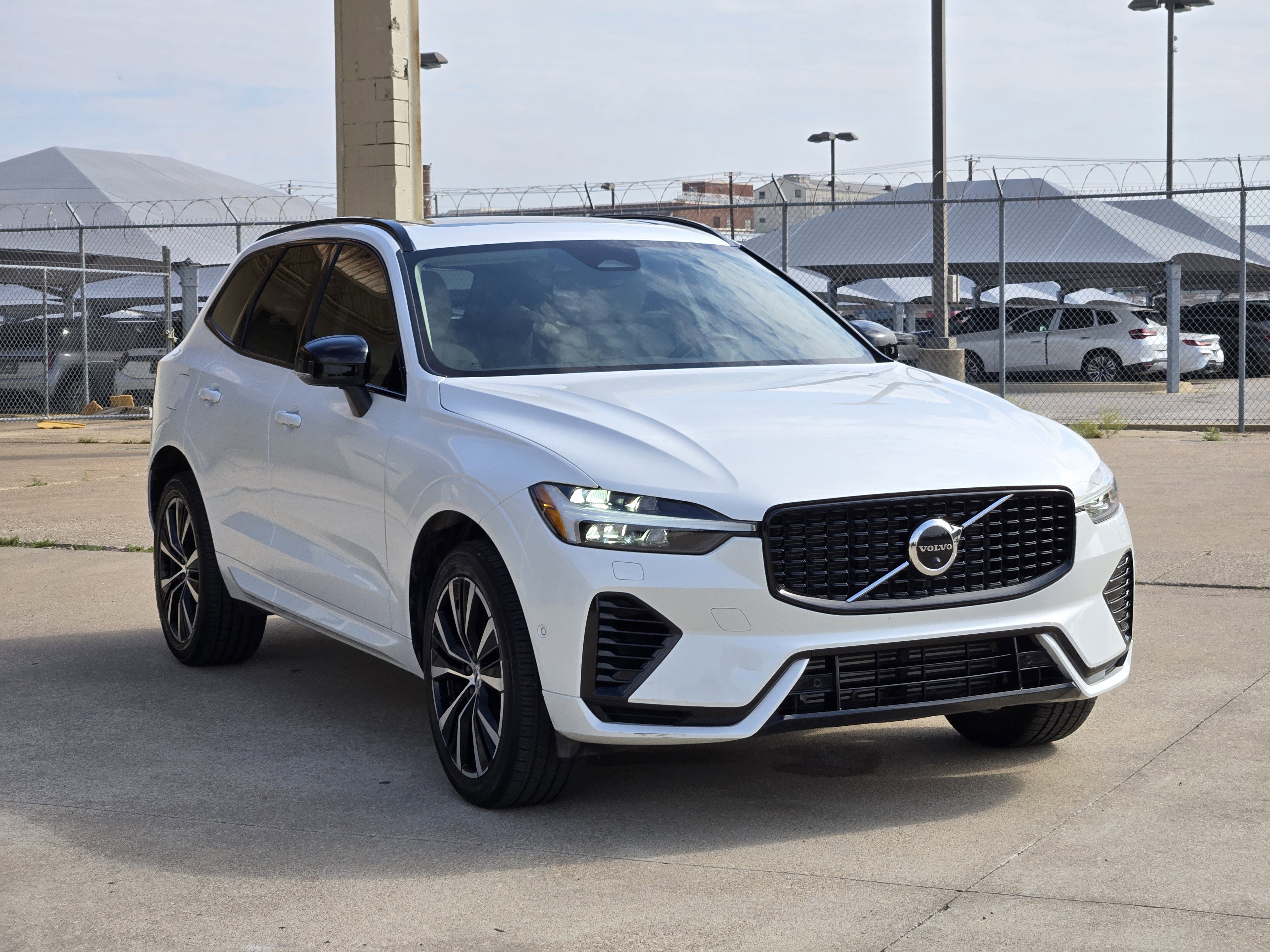 Used 2023 Volvo XC60 T8 Plus w/ Climate Package AWD/4WD image 3