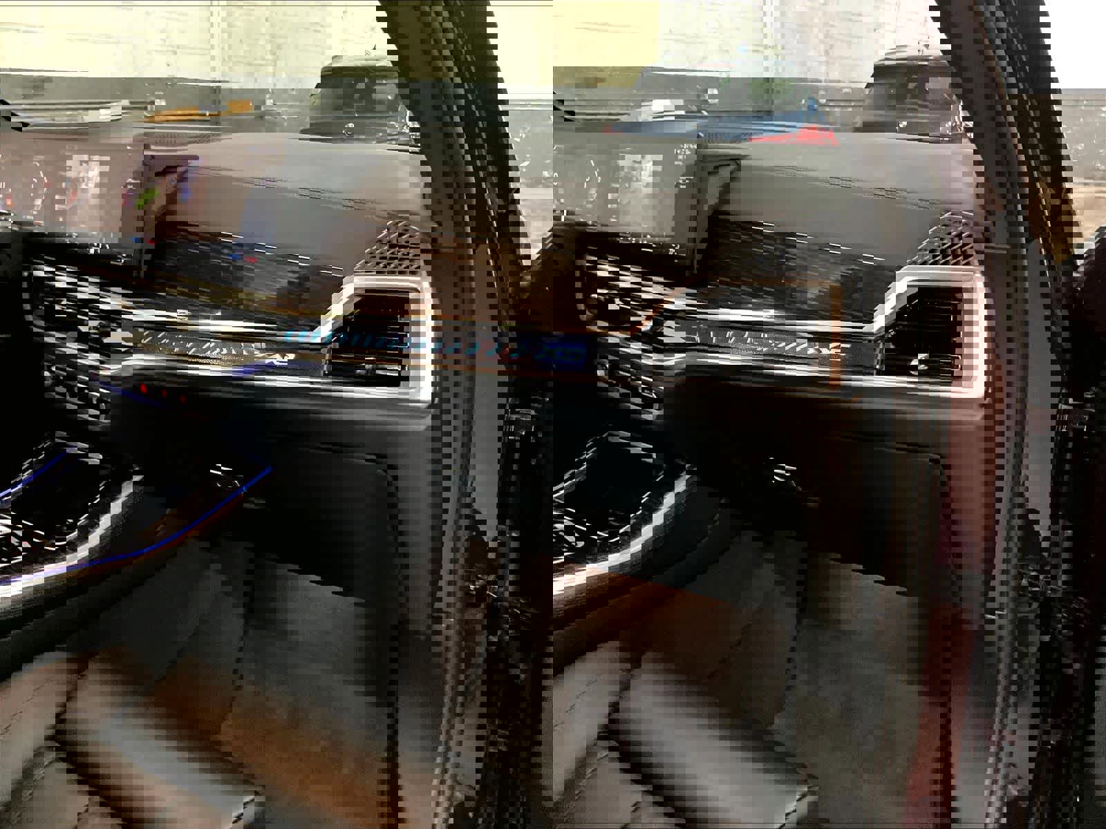 Used 2025 BMW X5 xDrive50e w/ Premium Package image 17