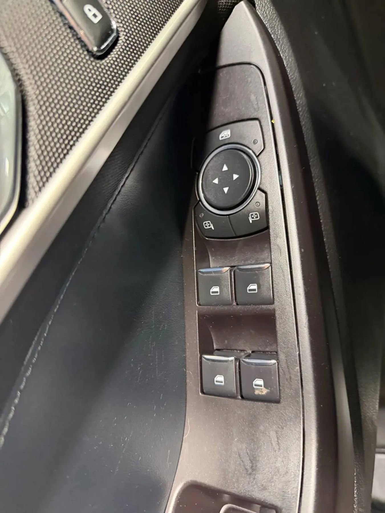Used 2020 Ford Explorer XLT w/ Comfort Package AWD/4WD image 24