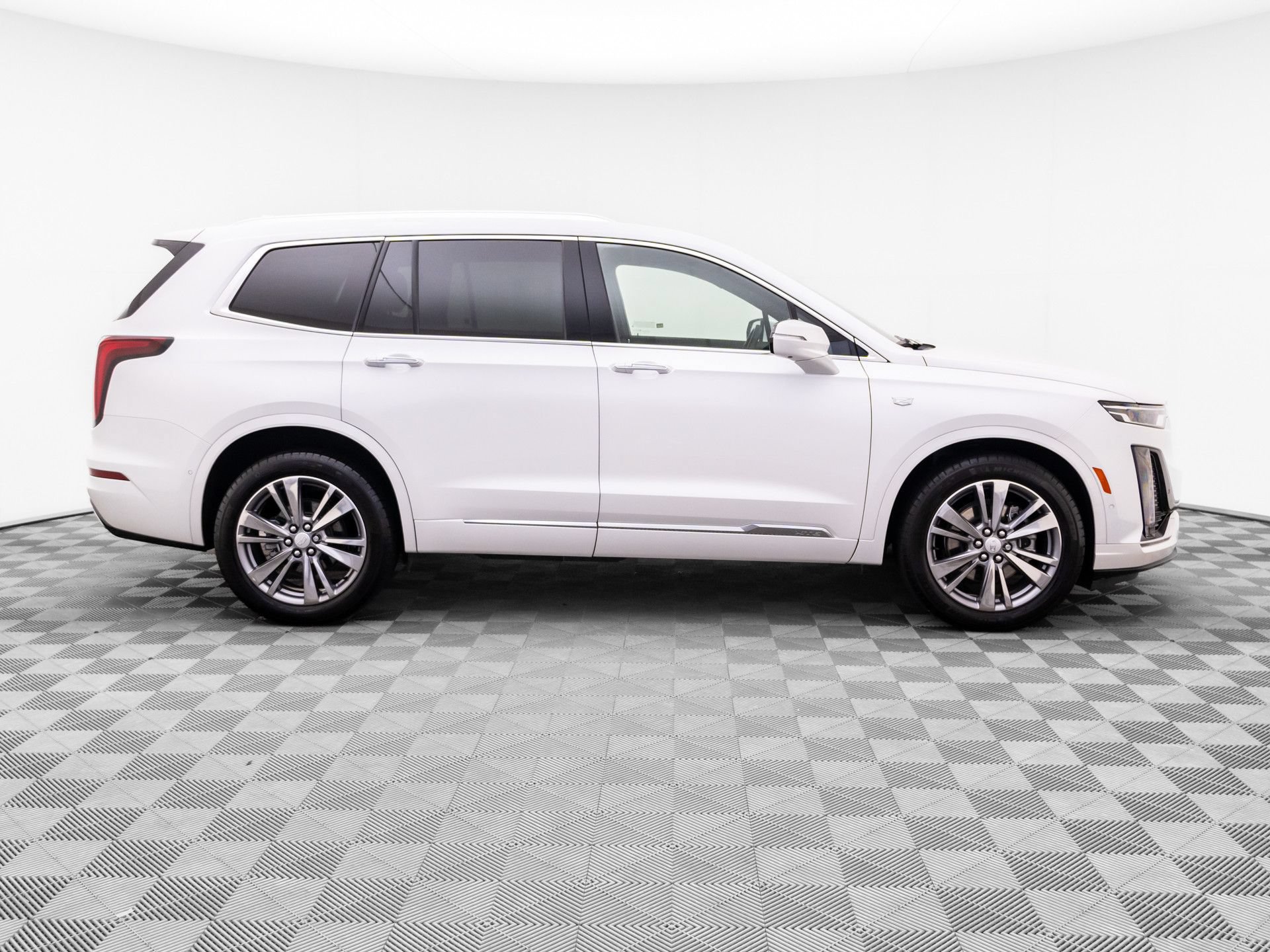 Certified 2025 Cadillac XT6 Premium Luxury w/ Platinum Package AWD/4WD image 8