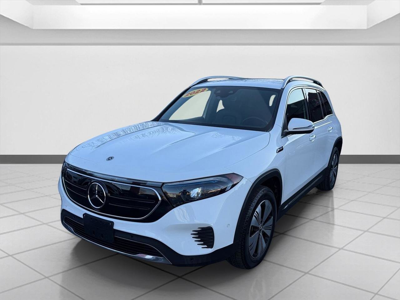 Used 2022 Mercedes-Benz EQB 300 4MATIC image 2