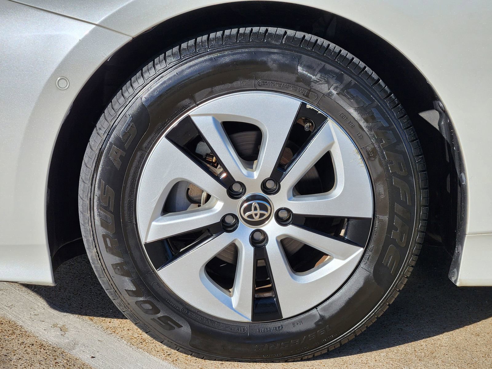 Used 2016 Toyota Prius Four w/ Advanced Technology Package image 18