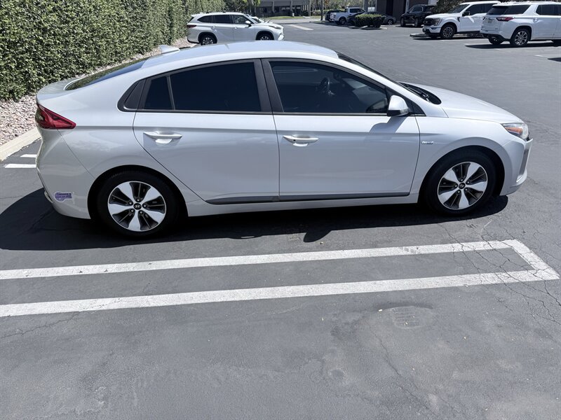 Used 2019 Hyundai Ioniq Plug-In Hybrid FWD image 9