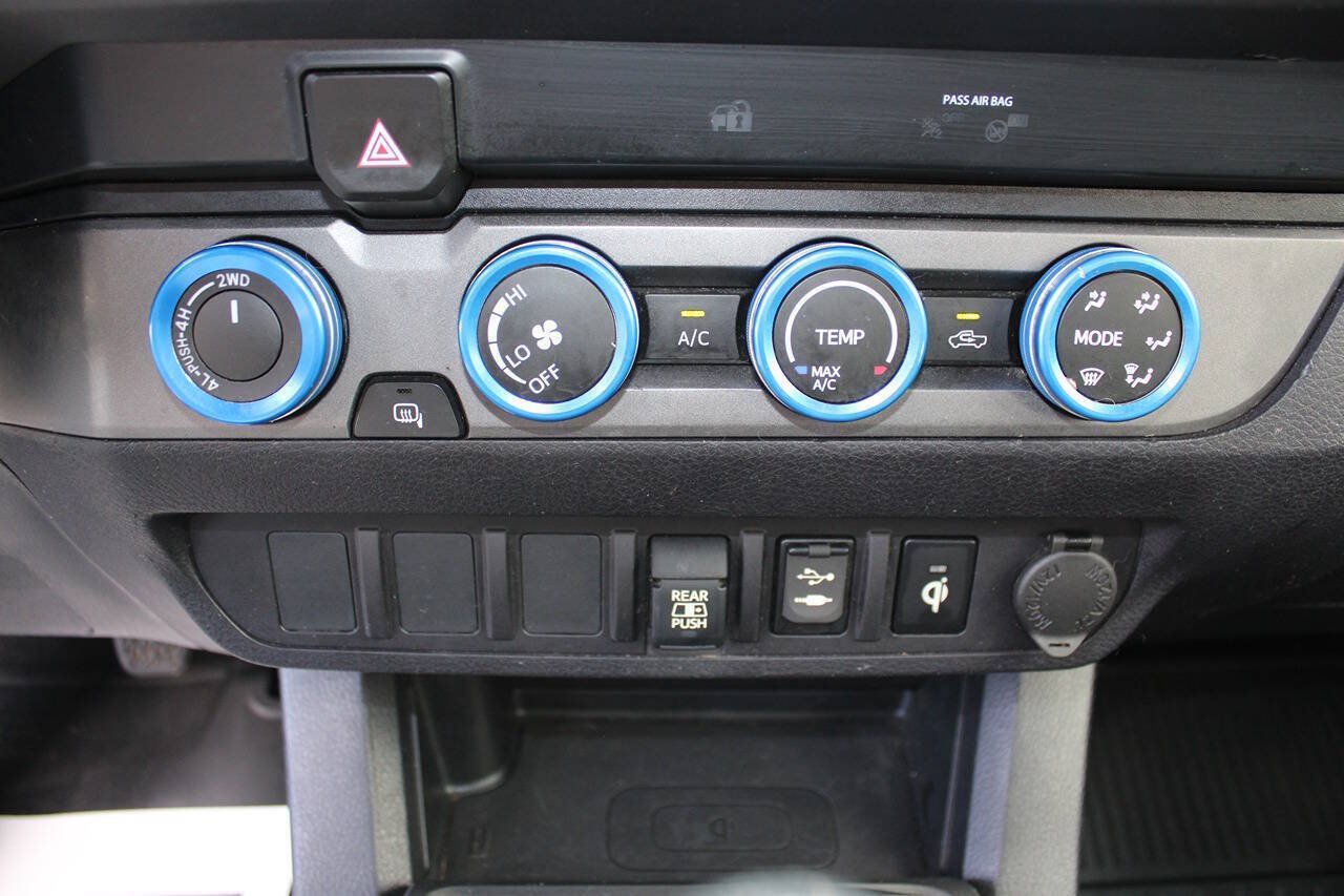 Used 2019 Toyota Tacoma TRD Sport AWD/4WD image 29