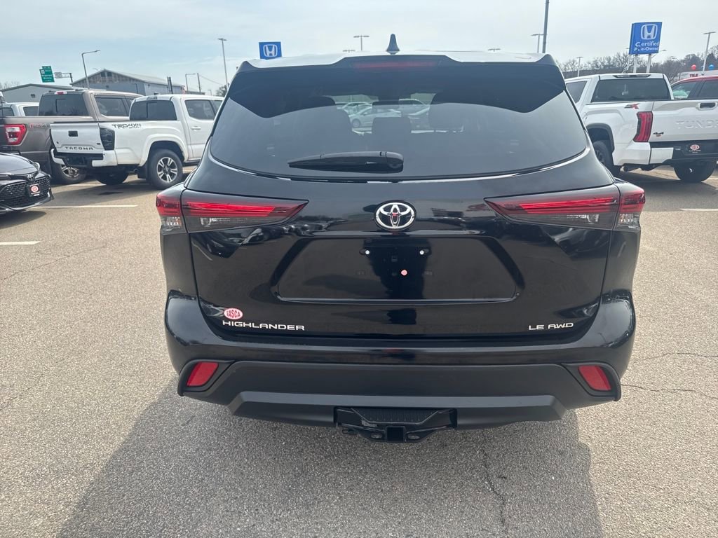 Used 2024 Toyota Highlander LE image 6