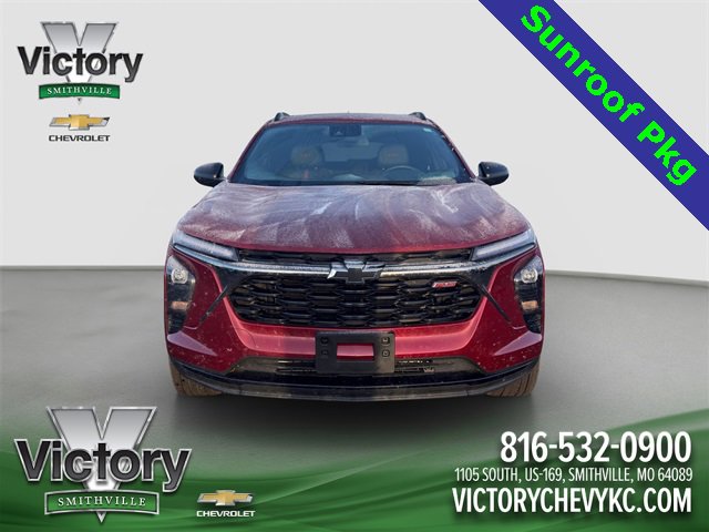 Used 2025 Chevrolet Trax RS w/ Sunroof Package image 2