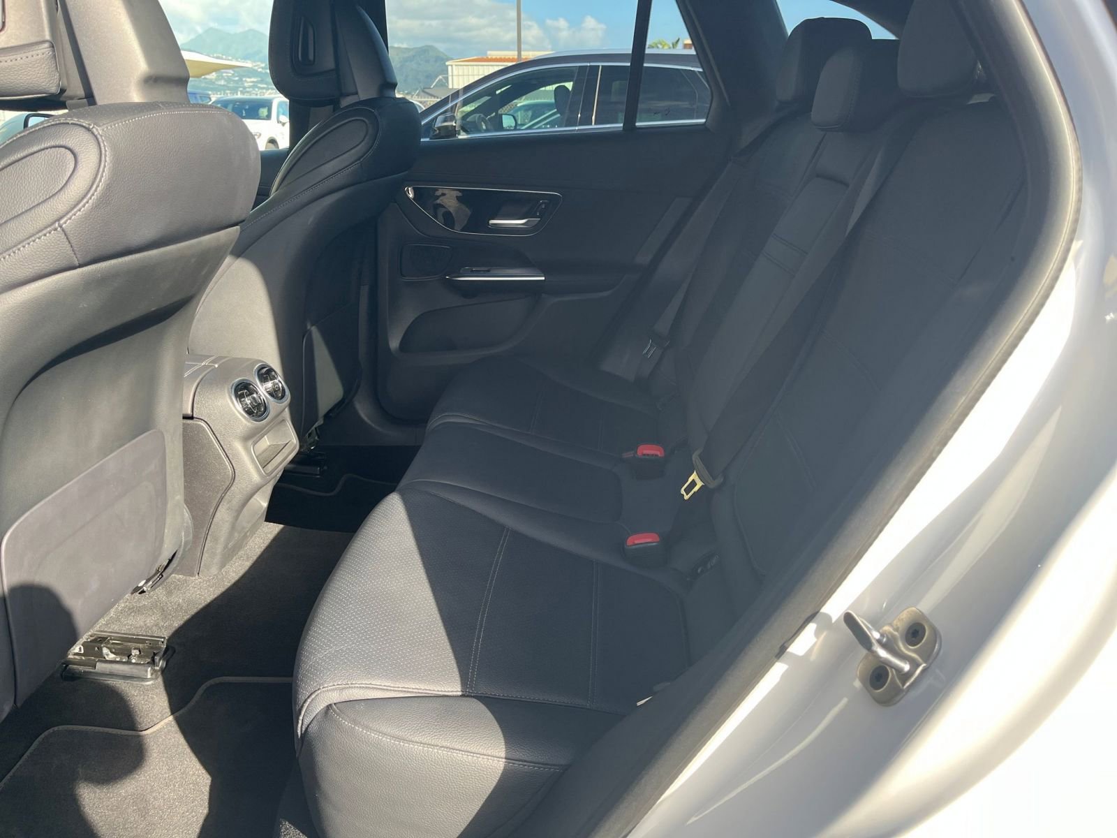 Used 2024 Mercedes-Benz GLC 300 image 27