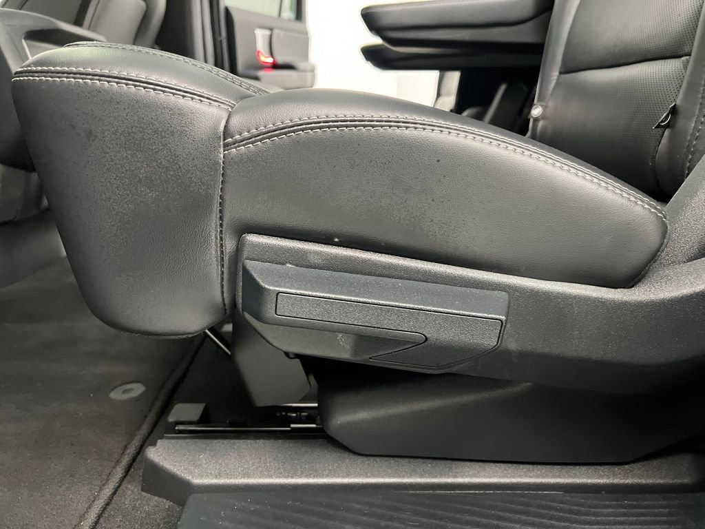 Used 2025 Ford Expedition Platinum AWD/4WD image 13