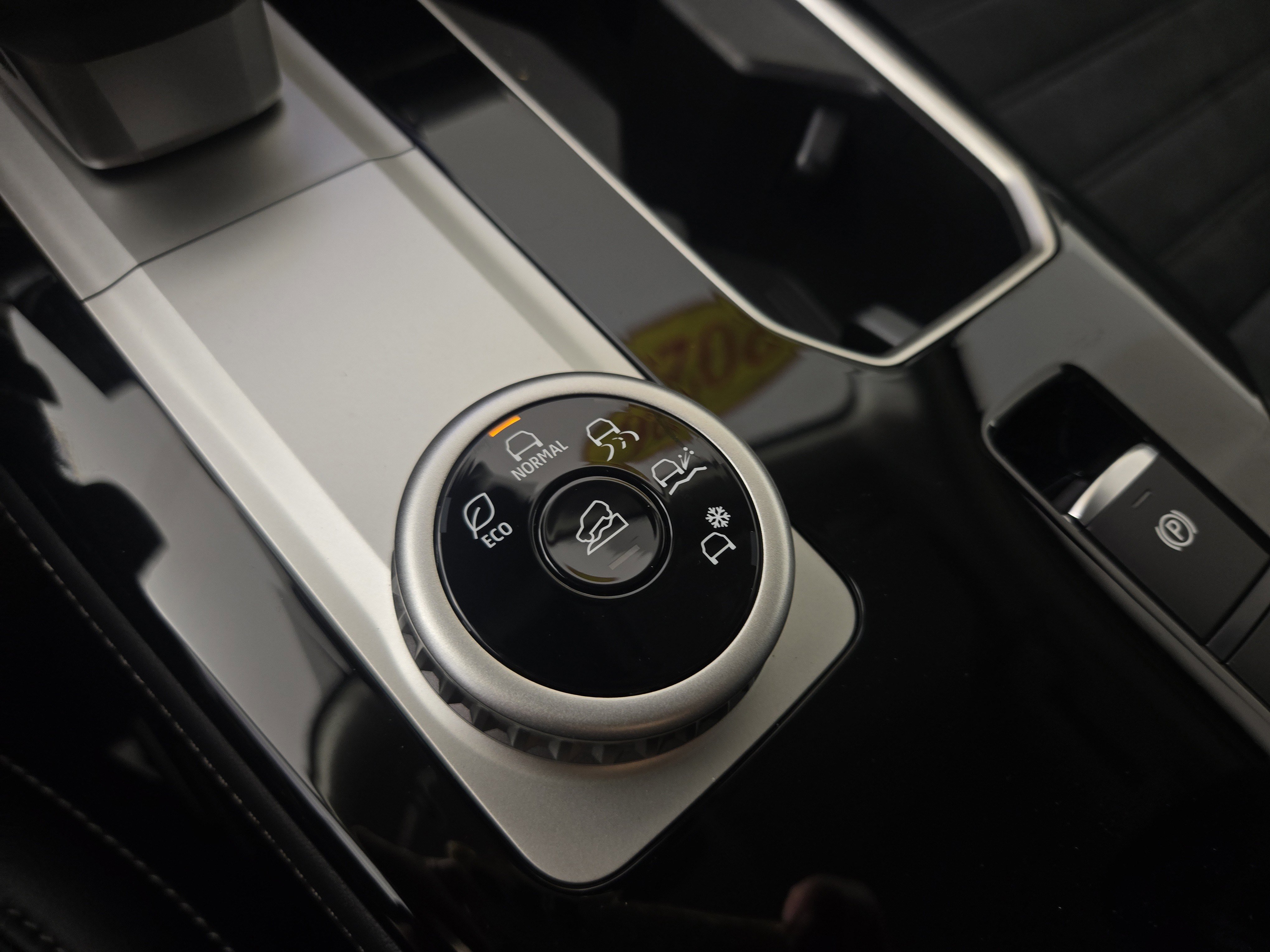 New 2026 Mitsubishi Outlander SE FWD image 28