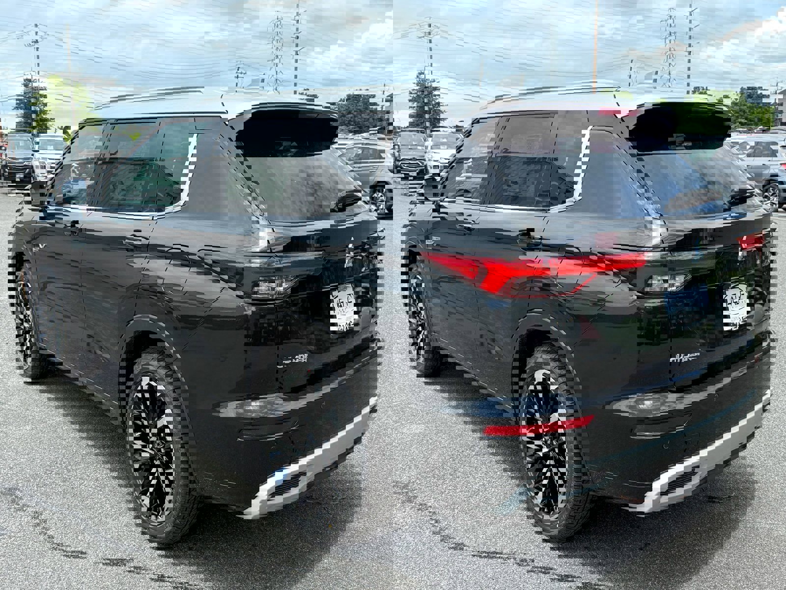 New 2025 Mitsubishi Outlander 4WD Plug-In Hybrid image 2