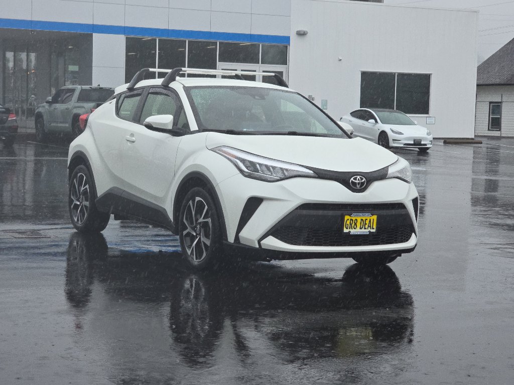Used 2020 Toyota C-HR XLE image 2