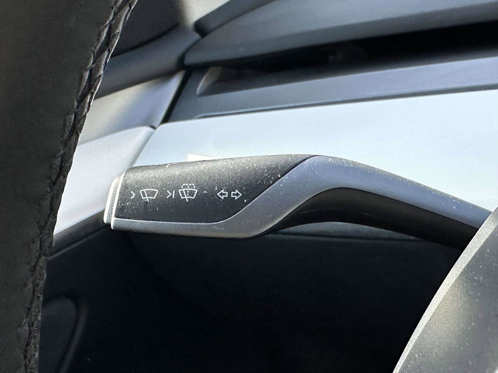 Used 2023 Tesla Model Y Long Range AWD/4WD image 31