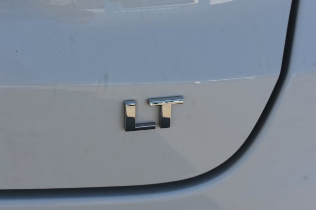 Used 2025 Chevrolet Trax LT w/ LT Convenience Package FWD image 8