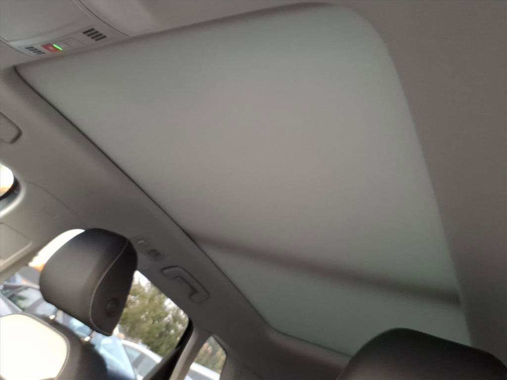 New 2025 Volkswagen Taos SEL image 9