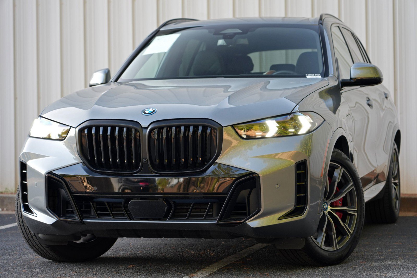 Used 2024 BMW X5 xDrive50e w/ M Sport Package AWD/4WD image 3