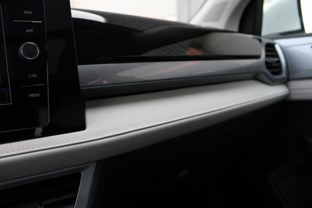 New 2025 Volkswagen Taos SEL image 9