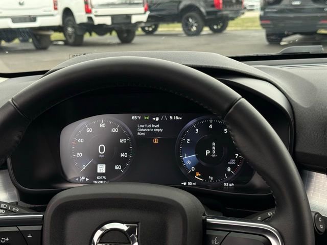 Used 2021 Volvo XC40 T5 Momentum image 7