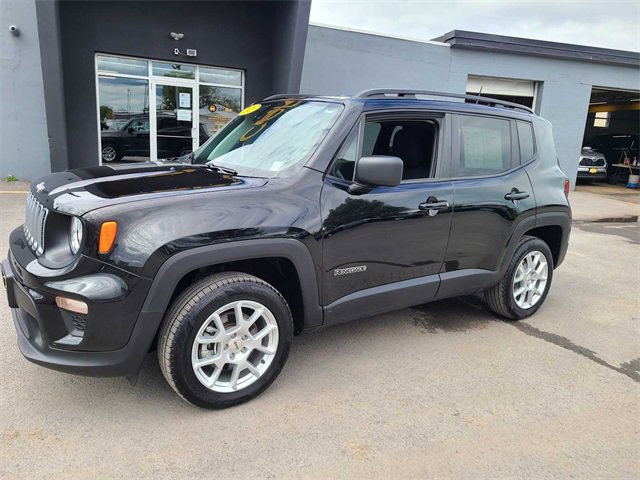 Used 2023 Jeep Renegade Latitude w/ Premium Group image 2