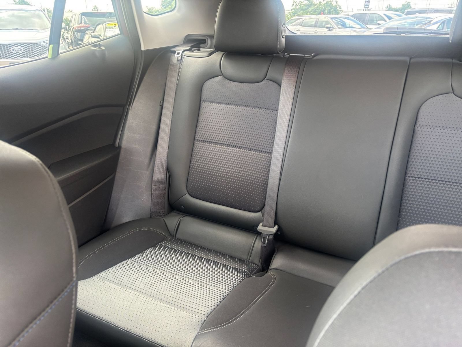 Used 2025 Chevrolet Trax LT FWD image 38