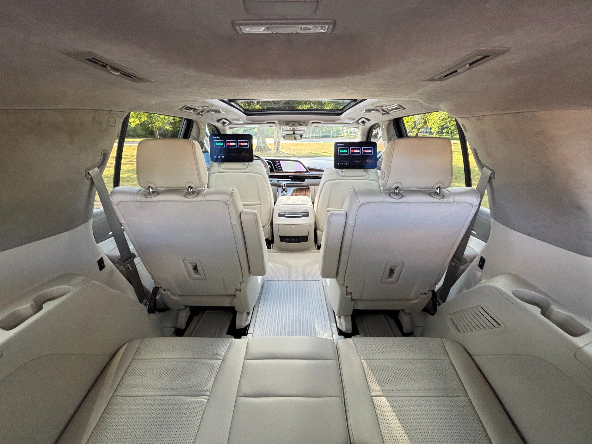 Used 2024 Cadillac Escalade Premium Luxury Platinum w/ LPO, Floor Liner Package AWD/4WD image 34